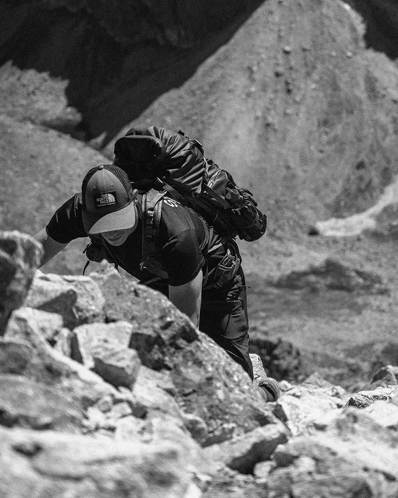 Summit sportoló a Magas-Tátrán mászás közben