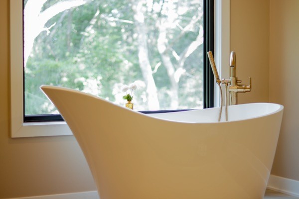 White standing bathtub big window 