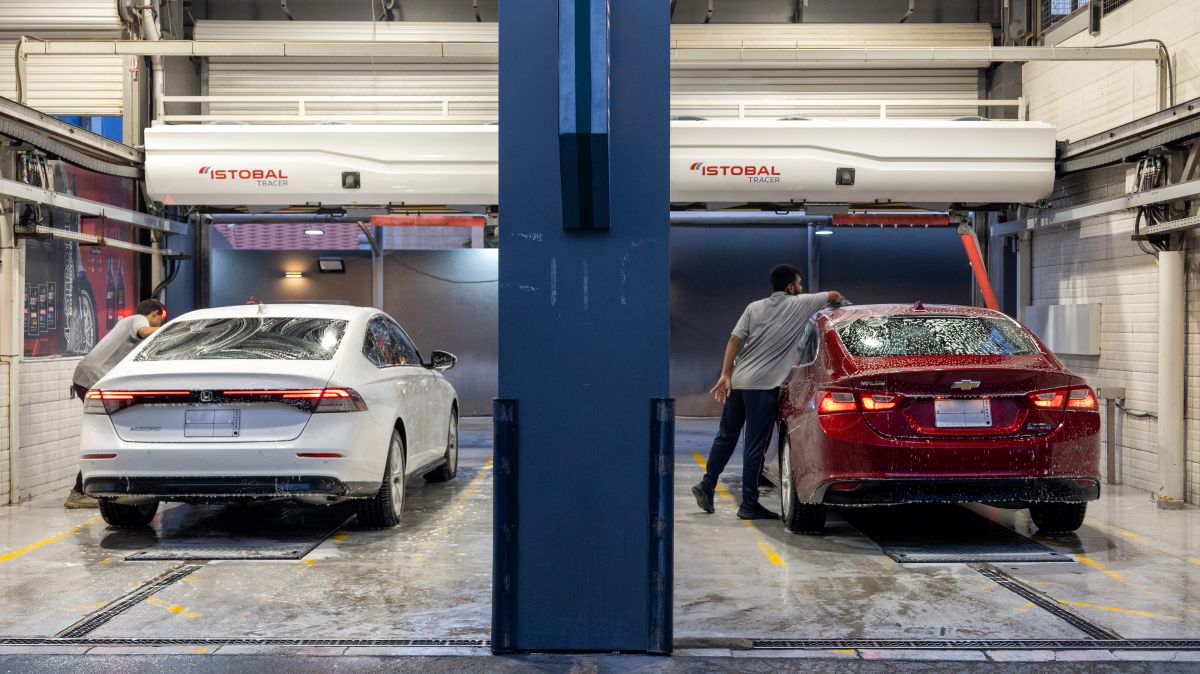 Car maintenance and washed cars