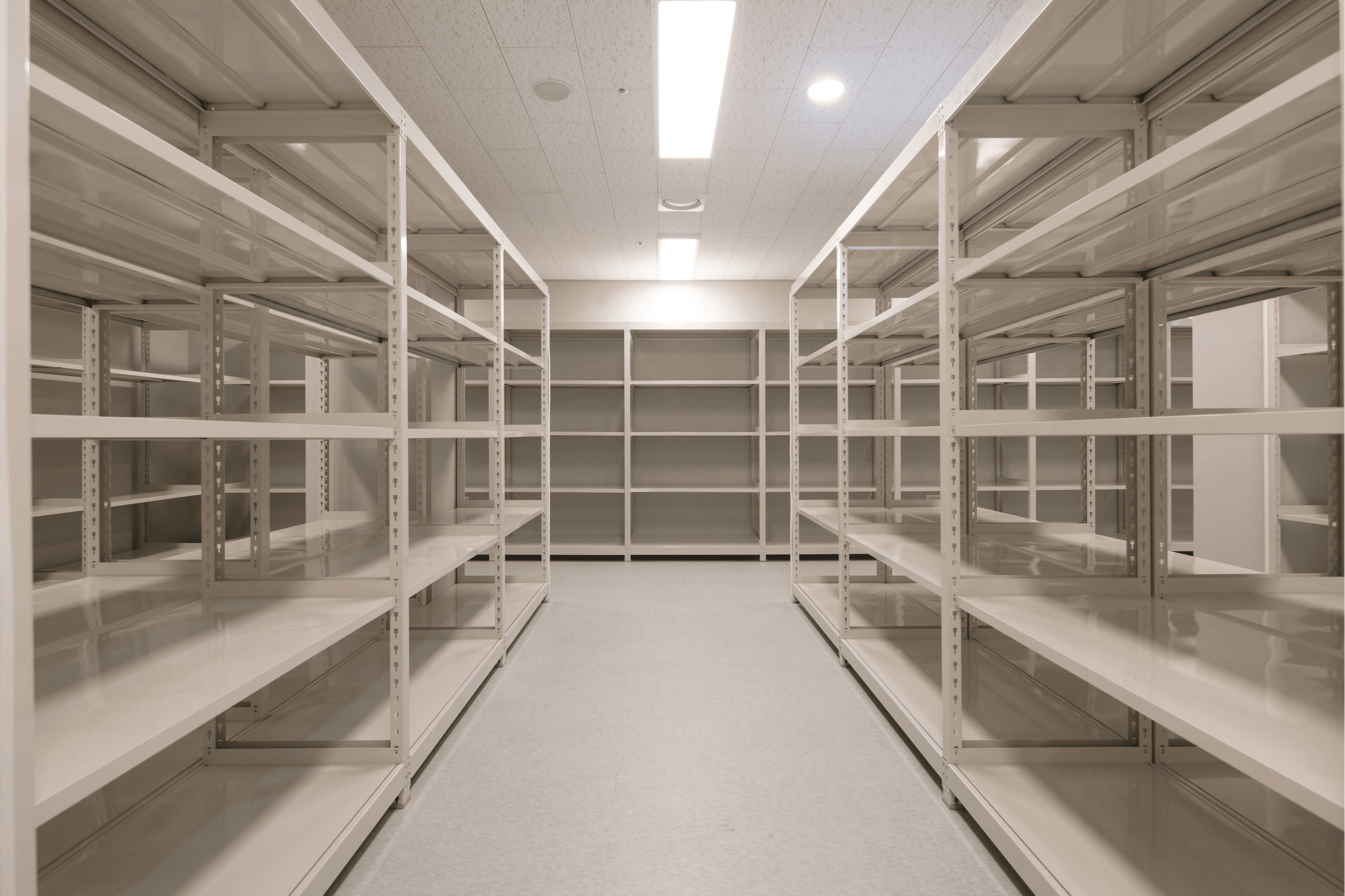 대학내일 사옥의 지하층 중 창고의 모습