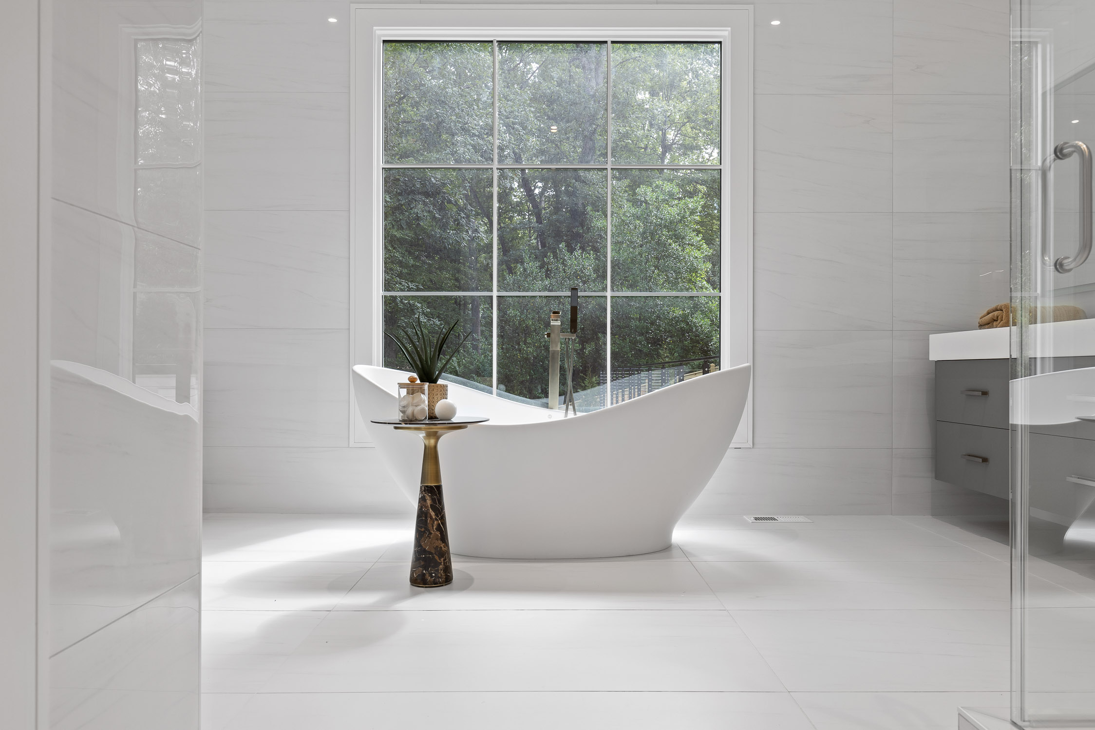 Bathtub Atlanta custom home bradford