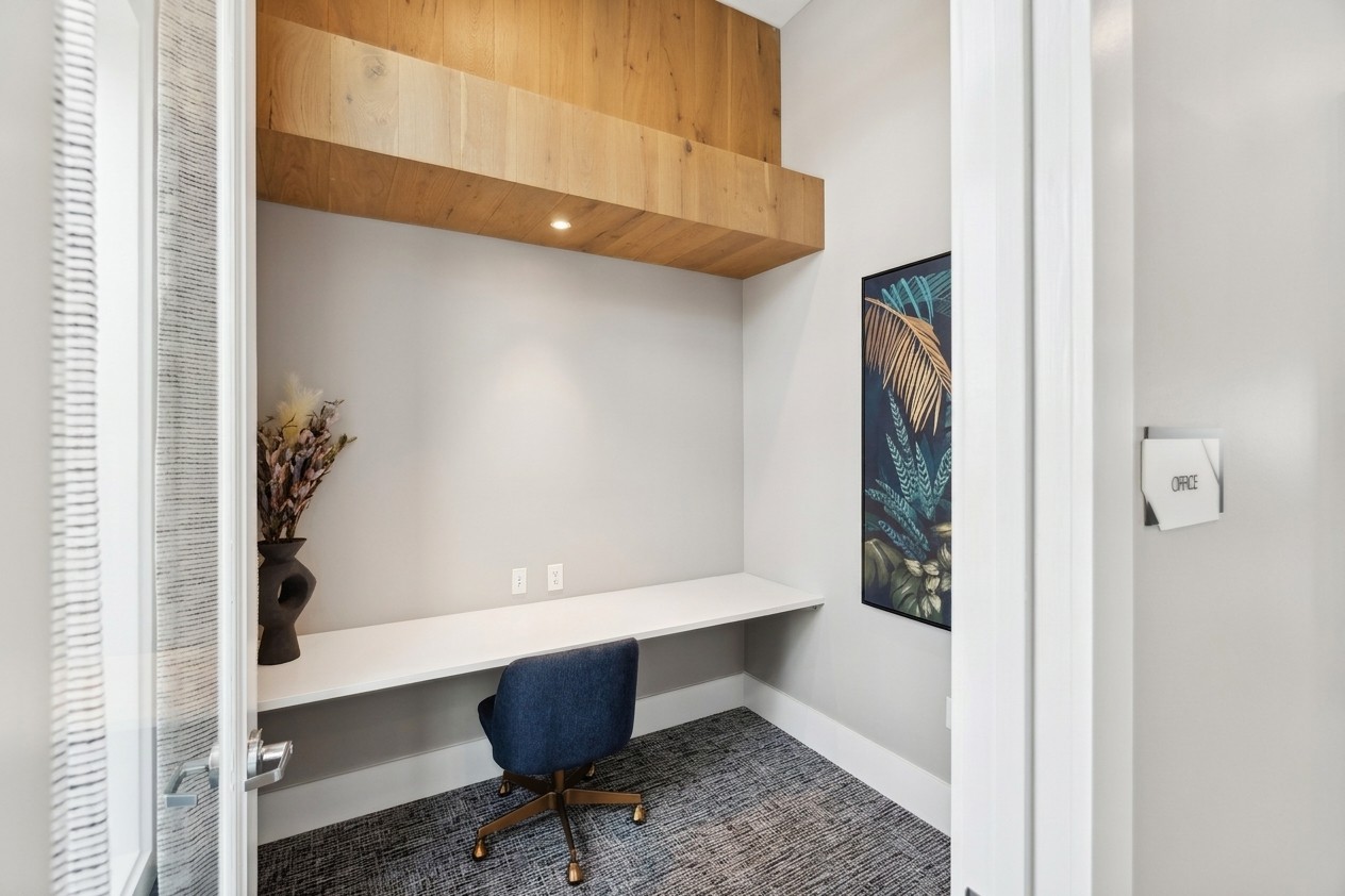 Business Lounge with Private Work Stations