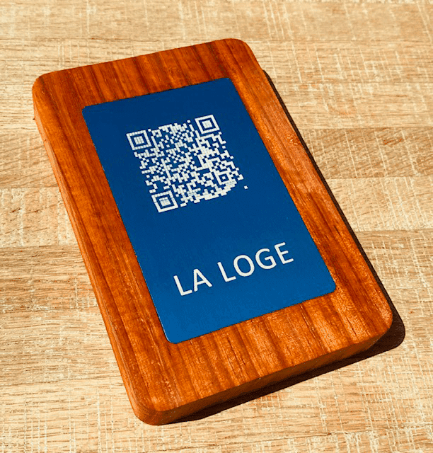 QR Code Bois Avec Plaque - Avec Nom