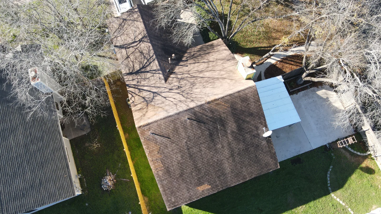 Before replacement: earlier roofing on the same home.