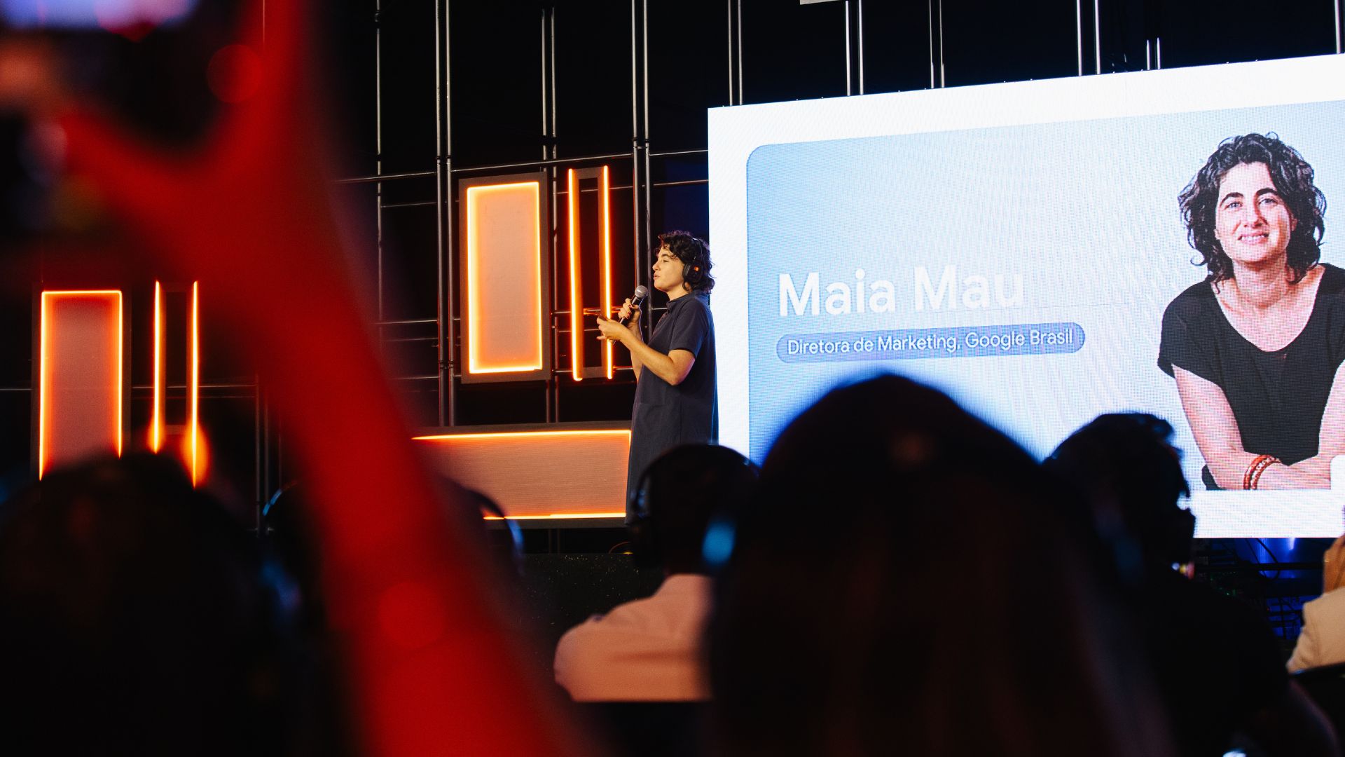 Maia Mau explica como inserir a IA na rotina real e caótica de um time de Marketing