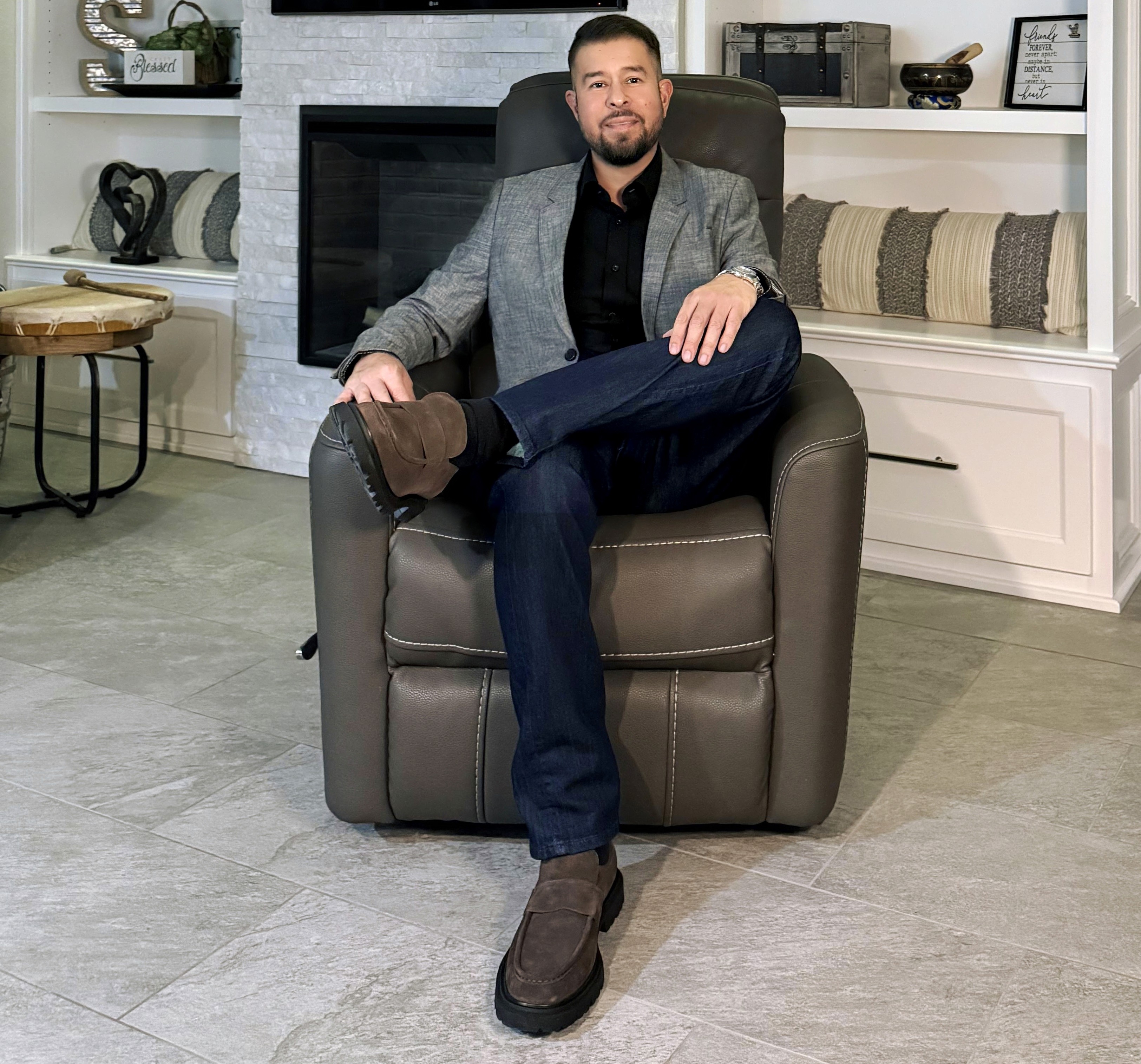 Roberto Rodriguez, licensed psychotherapist providing online therapy in California