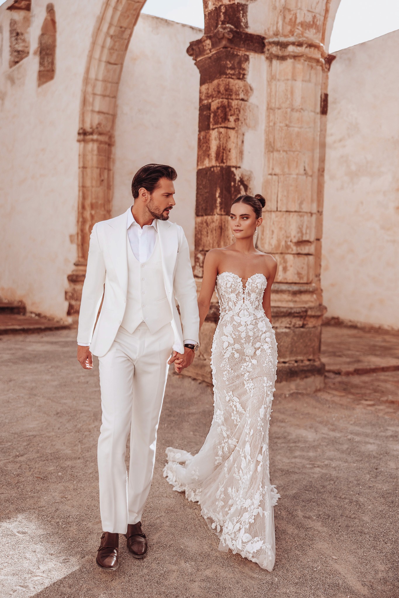 Brautkleid Sarifa von Dama Couture mit floraler Spitze – exklusive Brautmode Kollektion 2026