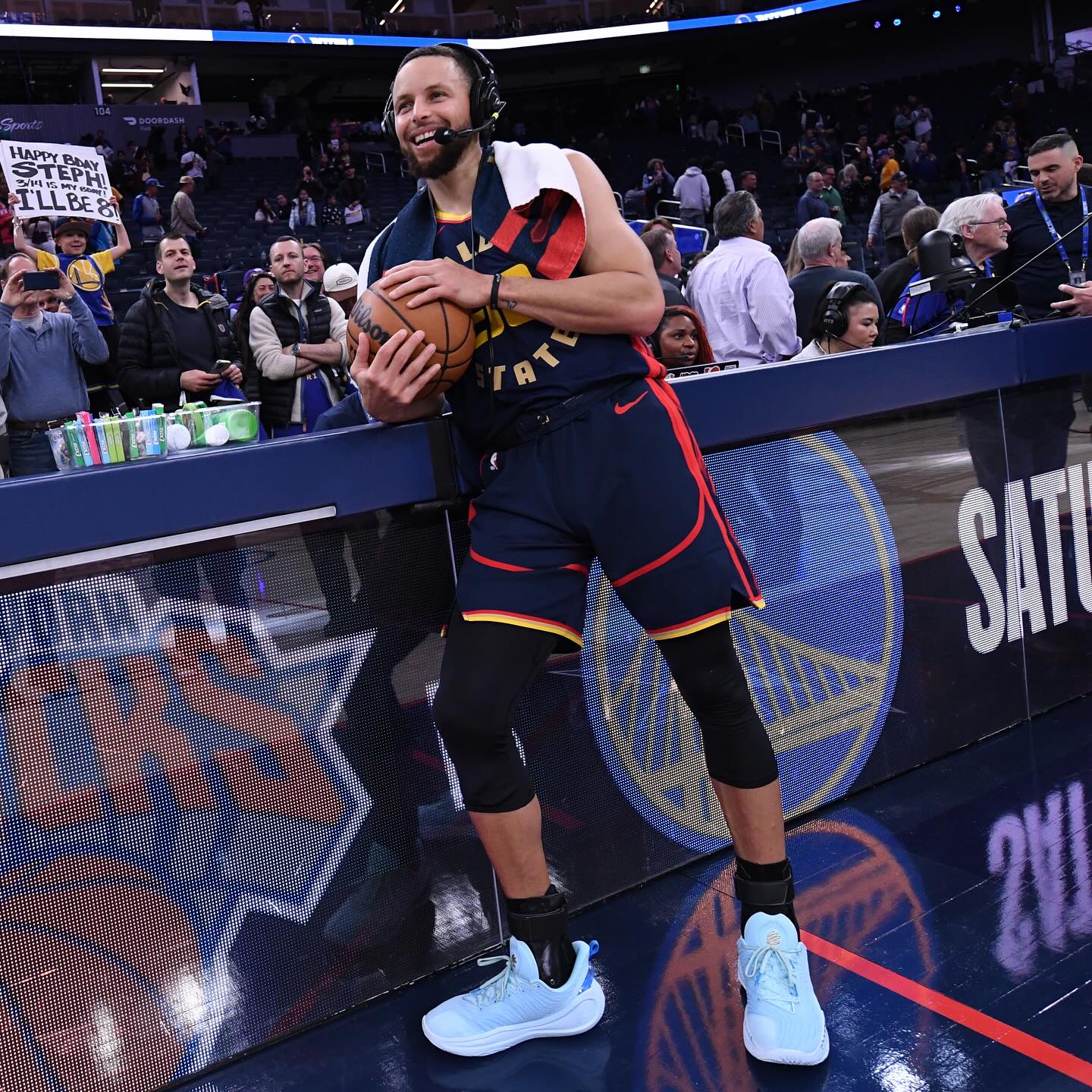 Stephen Curry cradling the ball at the sideline during a game