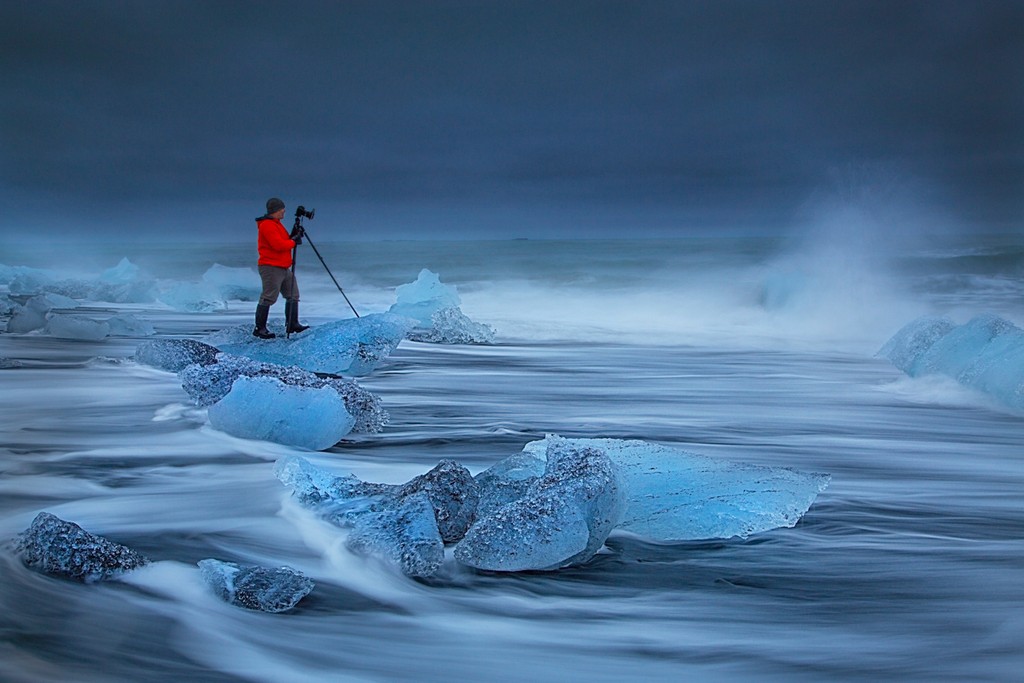 Watcher of the Deep by Aleksander Dylikowski