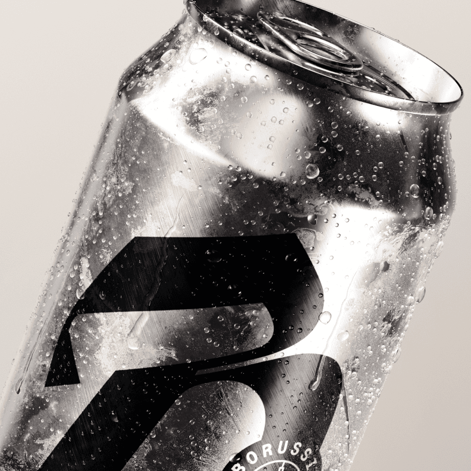 Borussia Brewery detailed view – macro shot of an ice-cold aluminum can with water droplets and ice crystals, "B" monogram cropped in the frame.