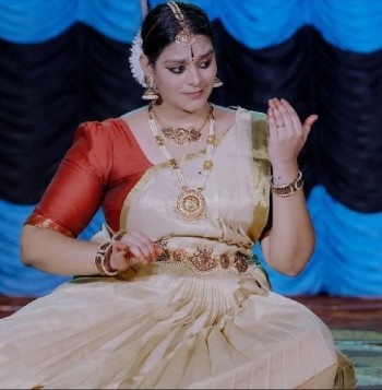 Prabitha Bhratanatyam teacher