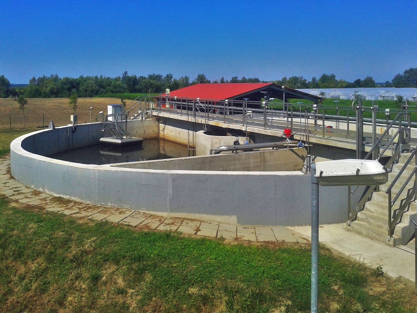 Circular basin with a BIODEC decanter at the Szegvár municipal wastewater treatment plant, Hungary
