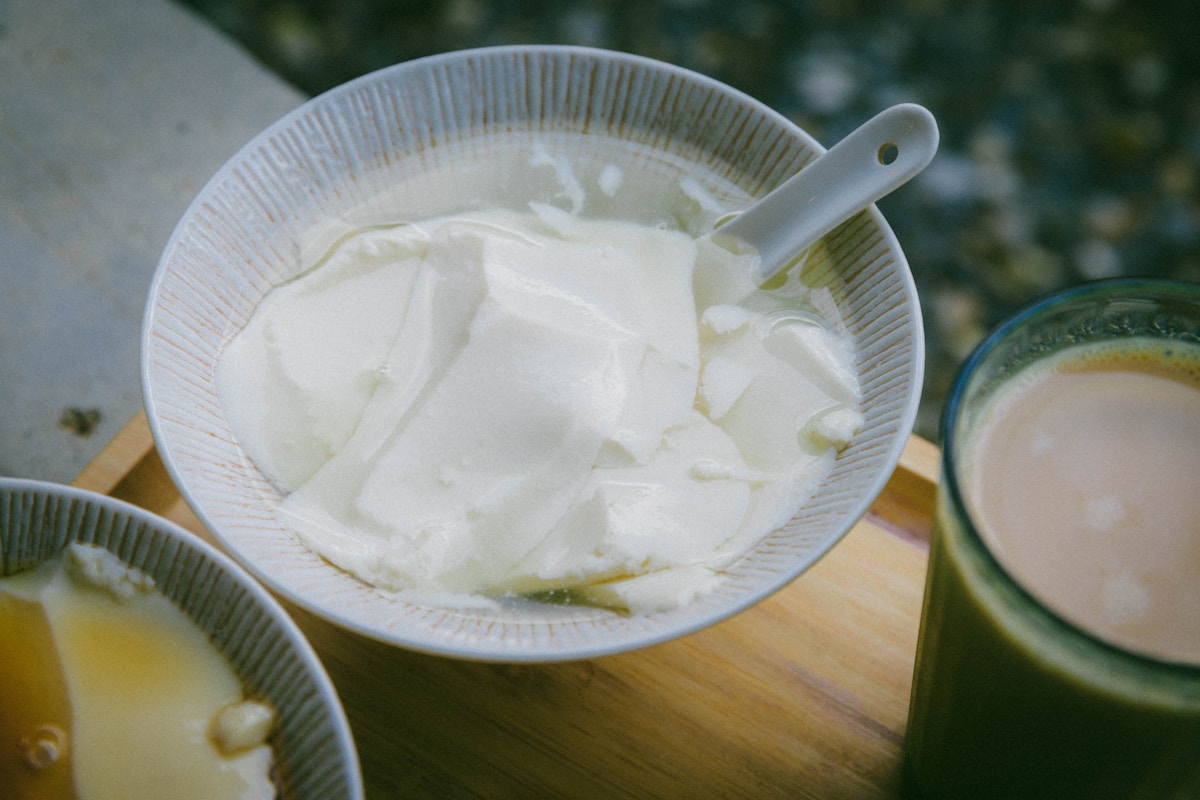 A bowl of thick Greek-style yogurt, a protein-first breakfast option that is easy to tolerate when appetite is suppressed on Mounjaro.