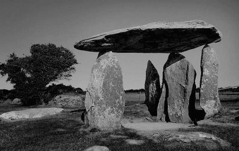 Batch.Works logo over a photo of a box of 3D printed objects