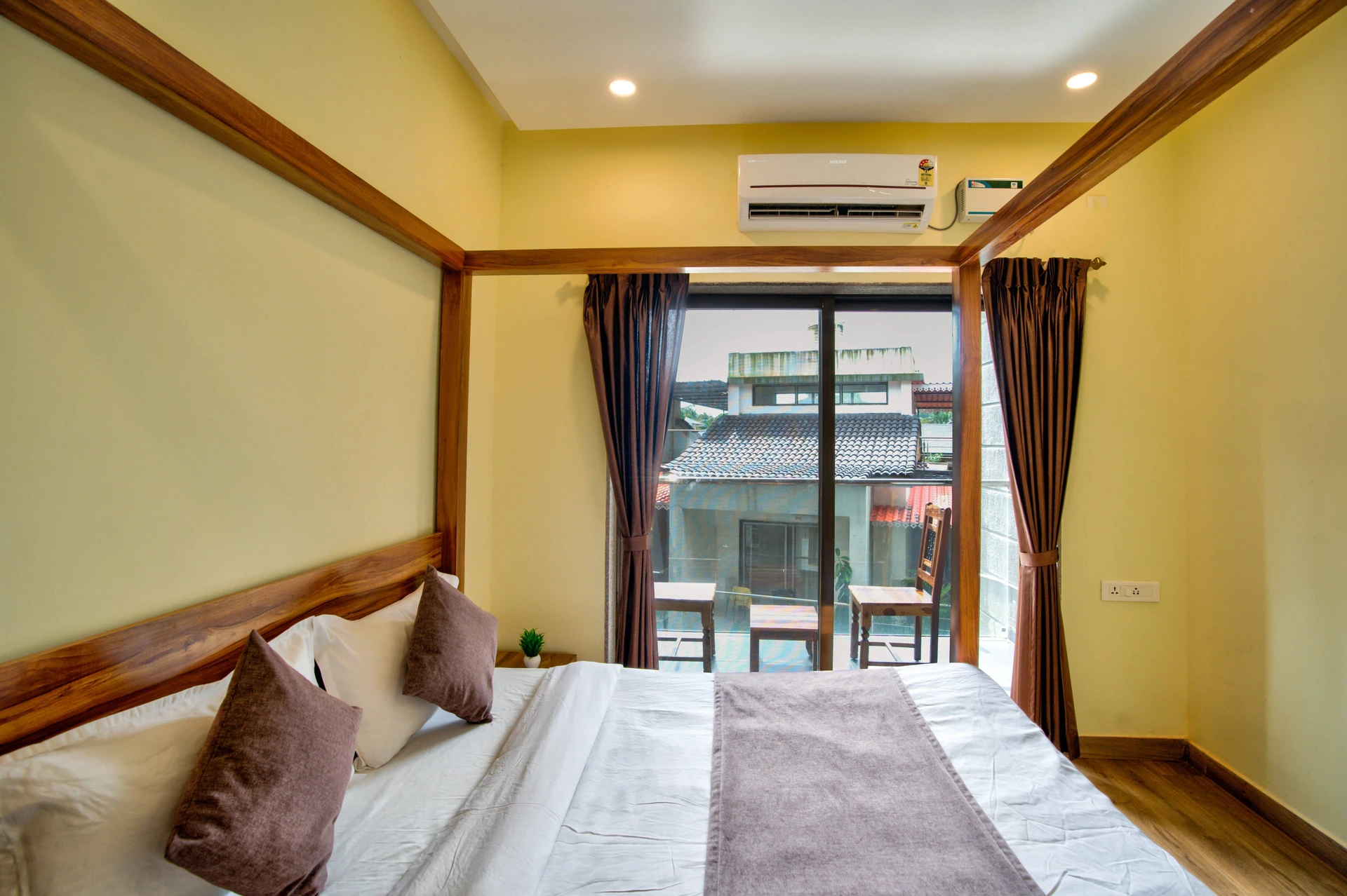 premium 2 bhk apartment with pool in goa, candolim, apartment for couple, groups of small family