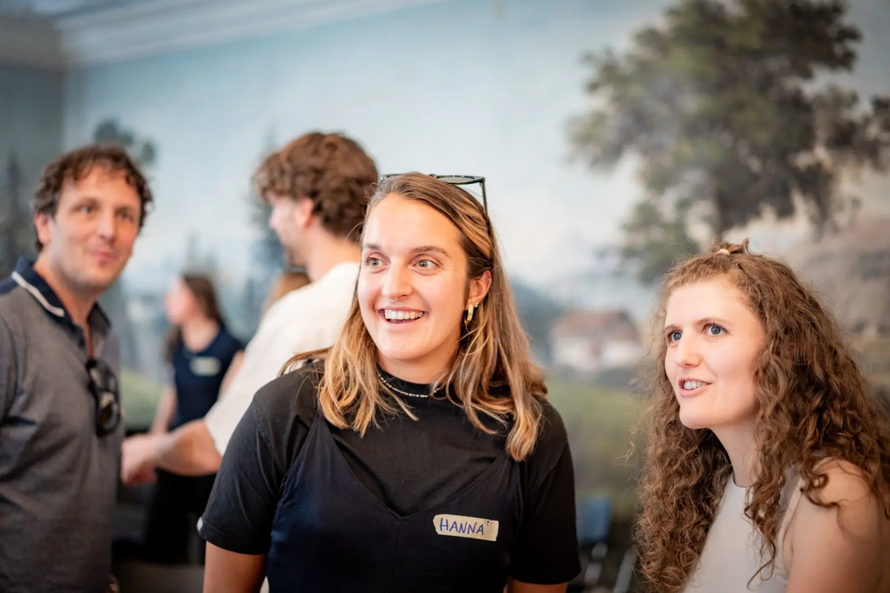 Smiling female participant in conversation at a natureOffice event.