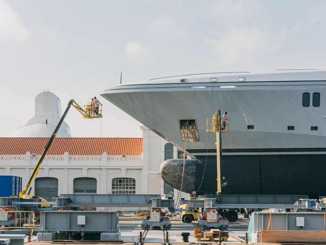 Yate construyéndose