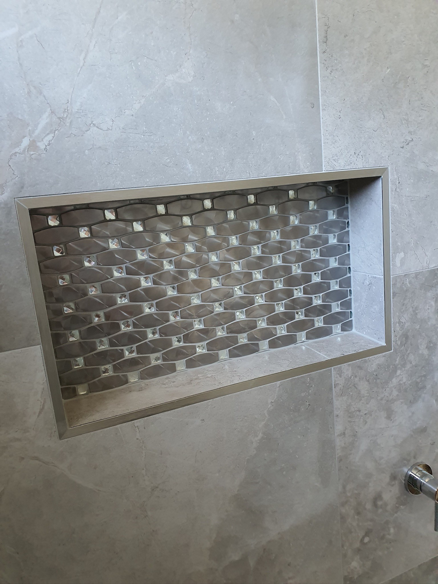 Bathroom feature niche tiling in Albury, Wodonga, and Wangaratta