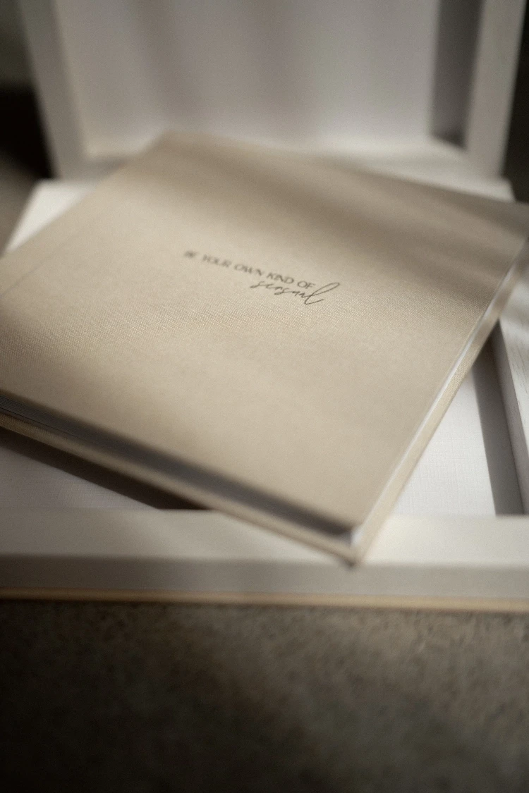 Artistic boudoir calendar by photographer Ramona in Solothurn, Switzerland.
