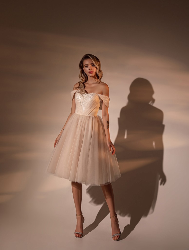 Korte trouwjurk met tule rok – Magnolia Bruidsatelier Deventer