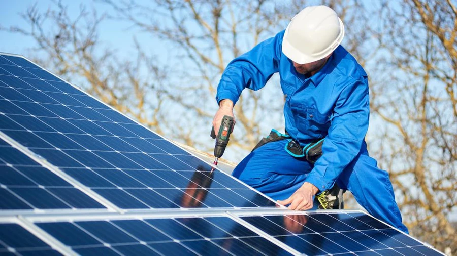 Maintainance of a solar panel array