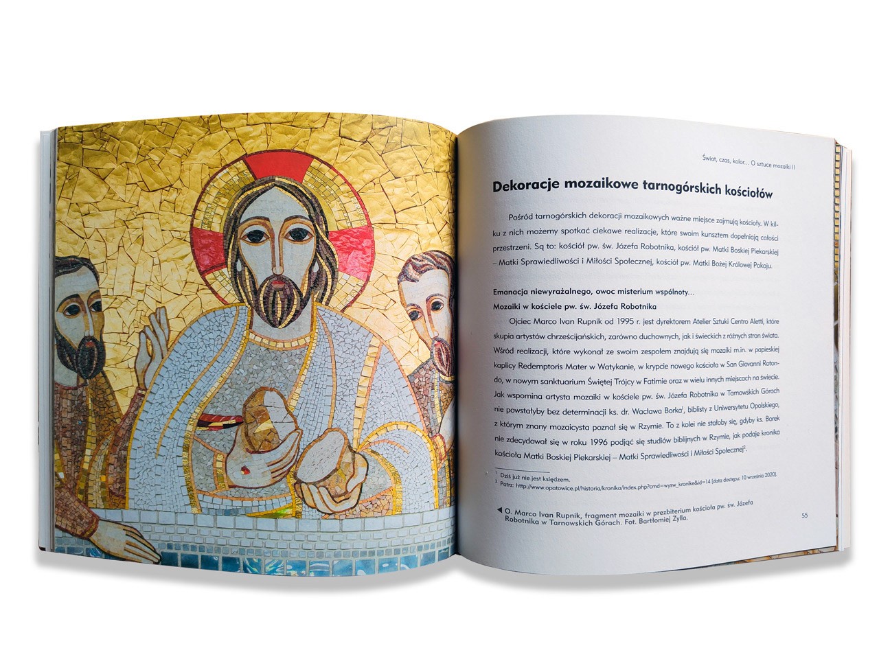 rozkładówka z katalogu z mozaiką po lewej stronie a tekstem na prawej