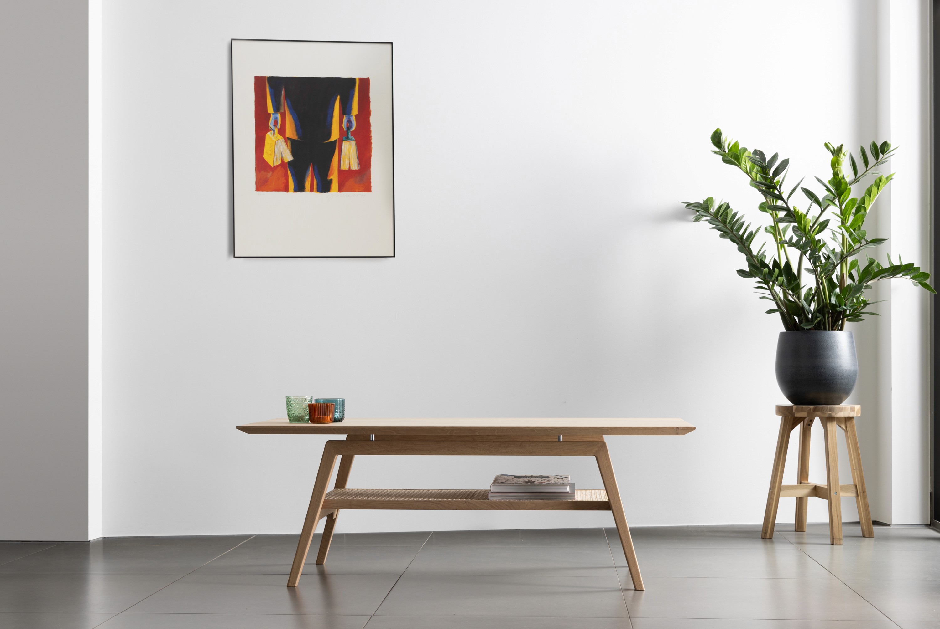 eikenhouten design salontafel in een moderne living
