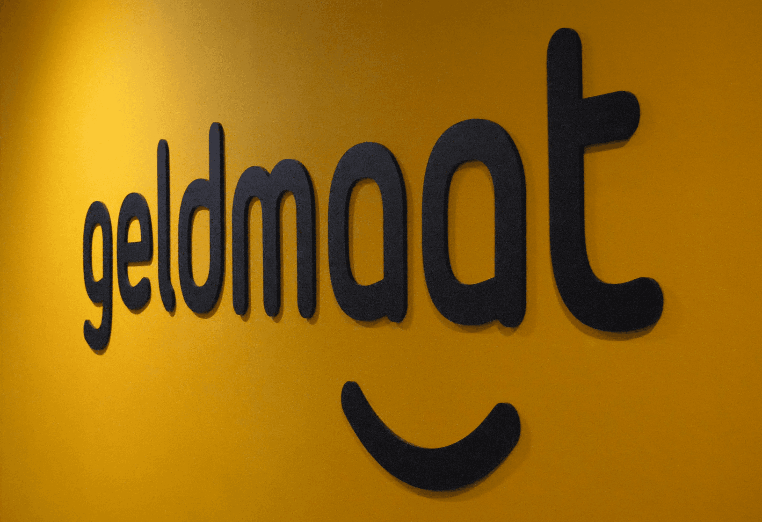 wall mounted signage of geldmaat logo