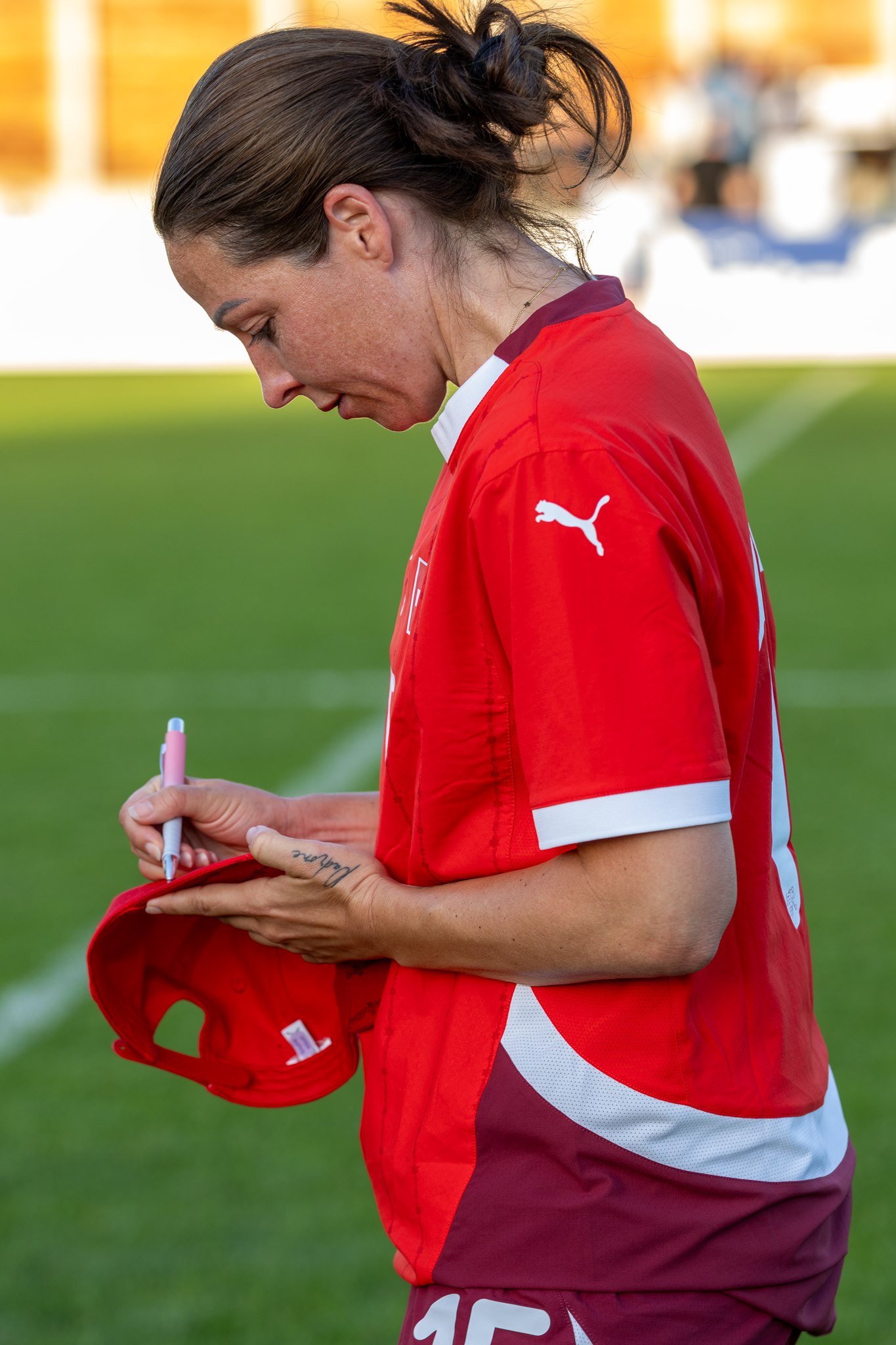 Suisse Nati Legends player signing autograph at FC Oerlikon/Polizei Sponsorenfestival 2026