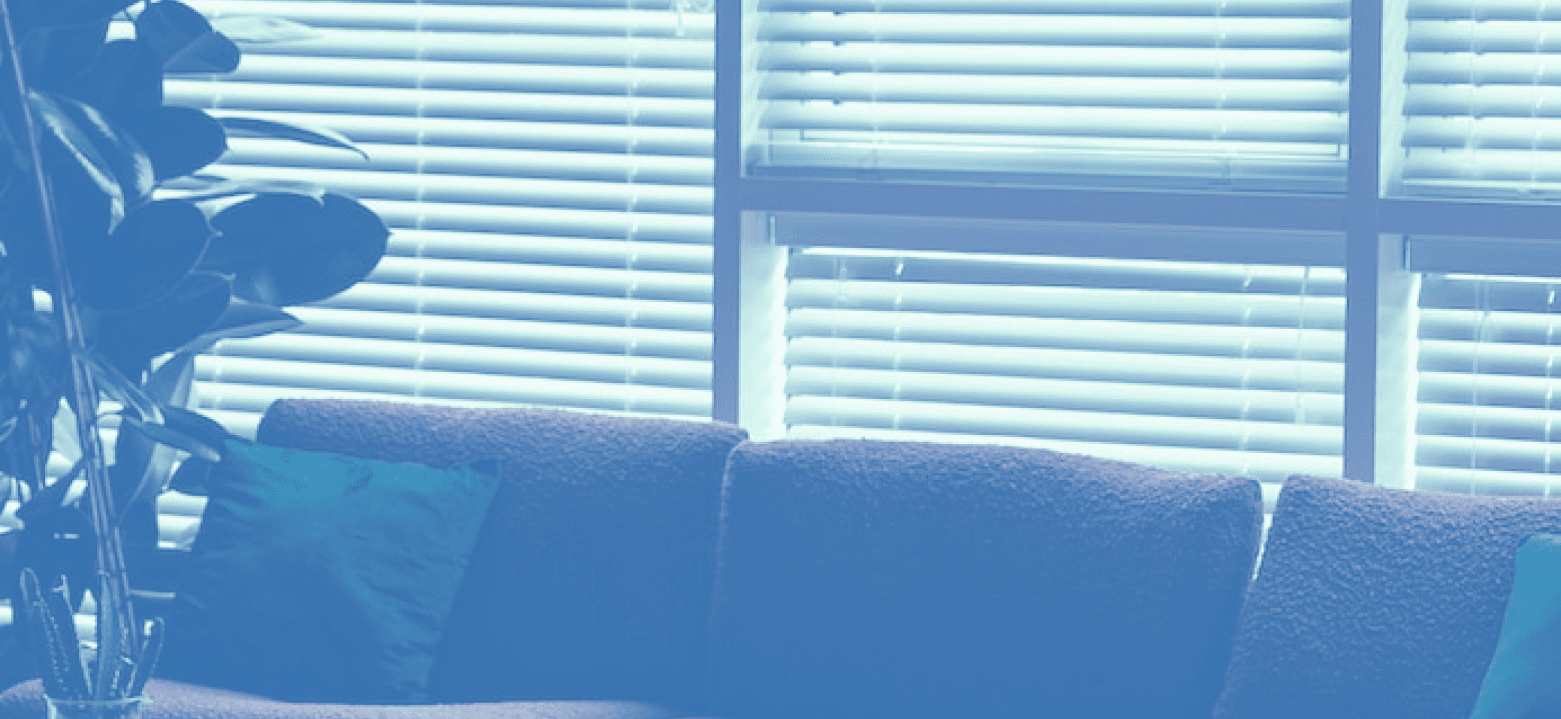 Casa Verde Framer template featuring a cozy sofa and leafy plant.