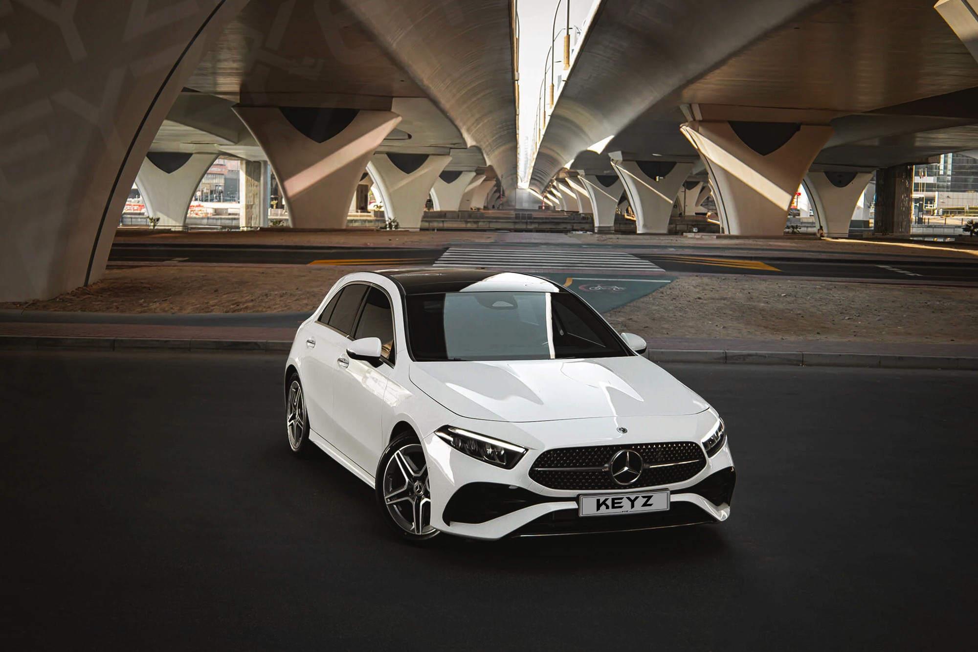 Vue extérieure Mercedes A200 Blanc – Location Berline à Dubaï | Keyz Rent