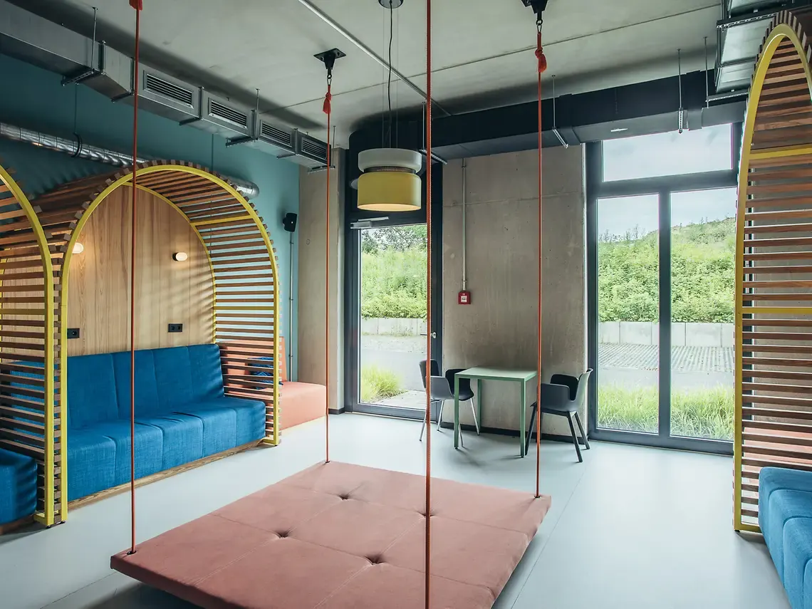 Communal lounge in student accommodation in Göttingen with booth seating, tables and large windows