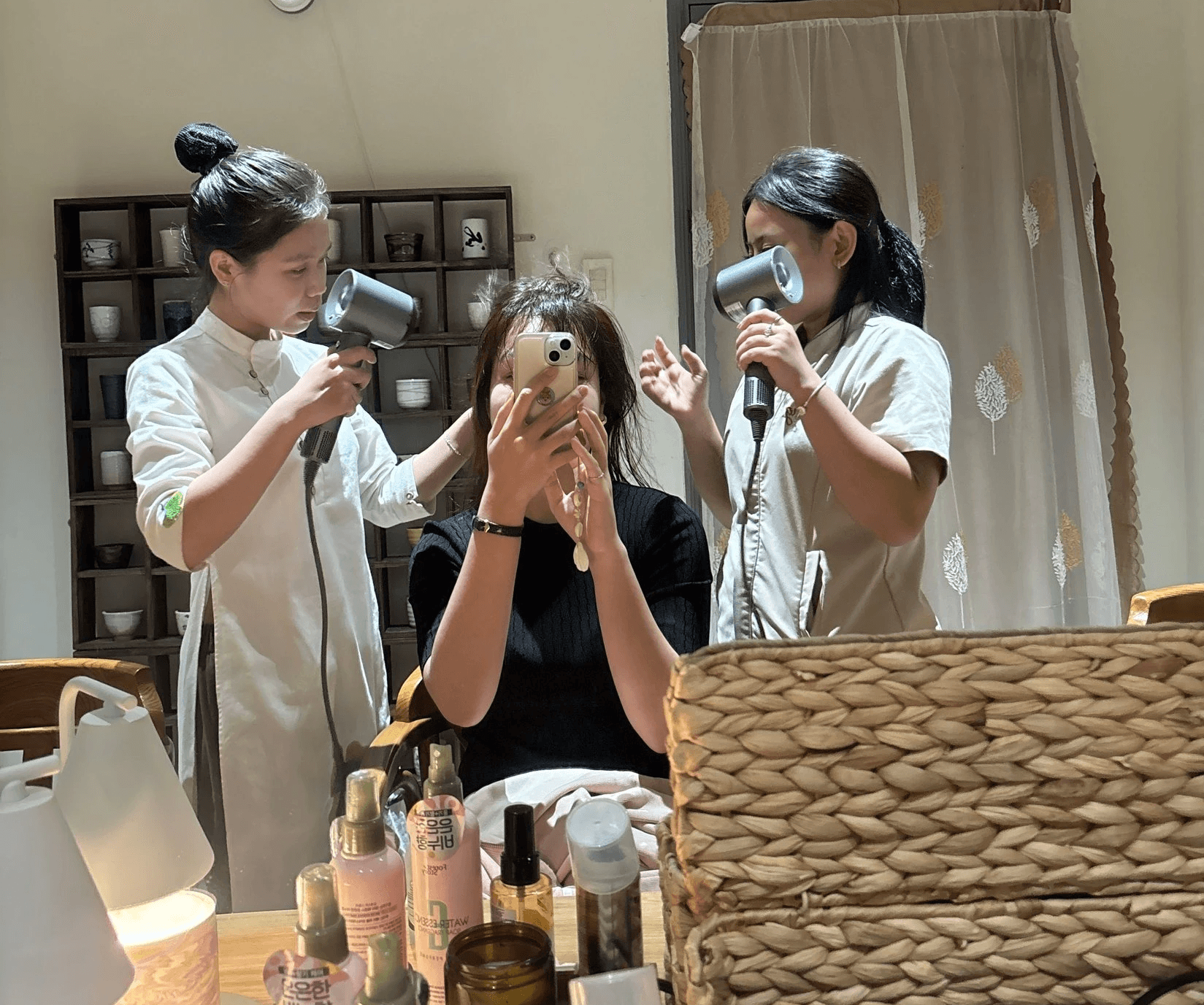 Góc gội đầu và dụng cụ tại Mệ Healing