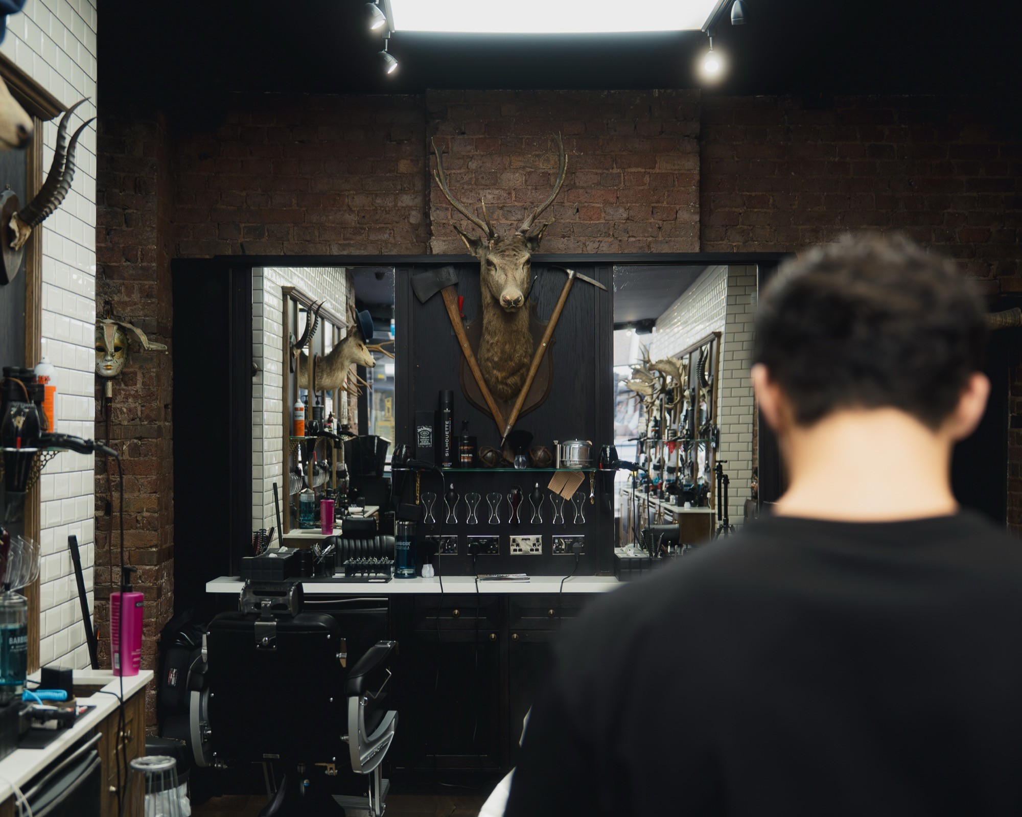 Guillotine barbershop