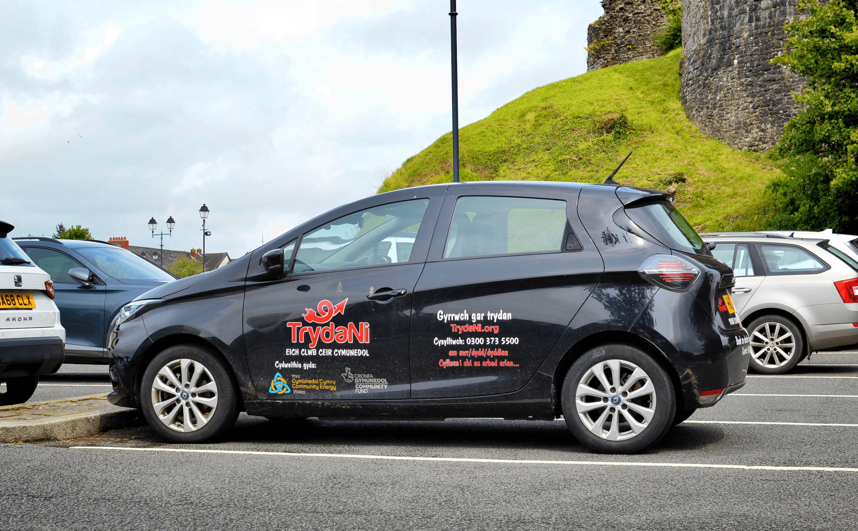 Car in front of Llanymddyfri castle