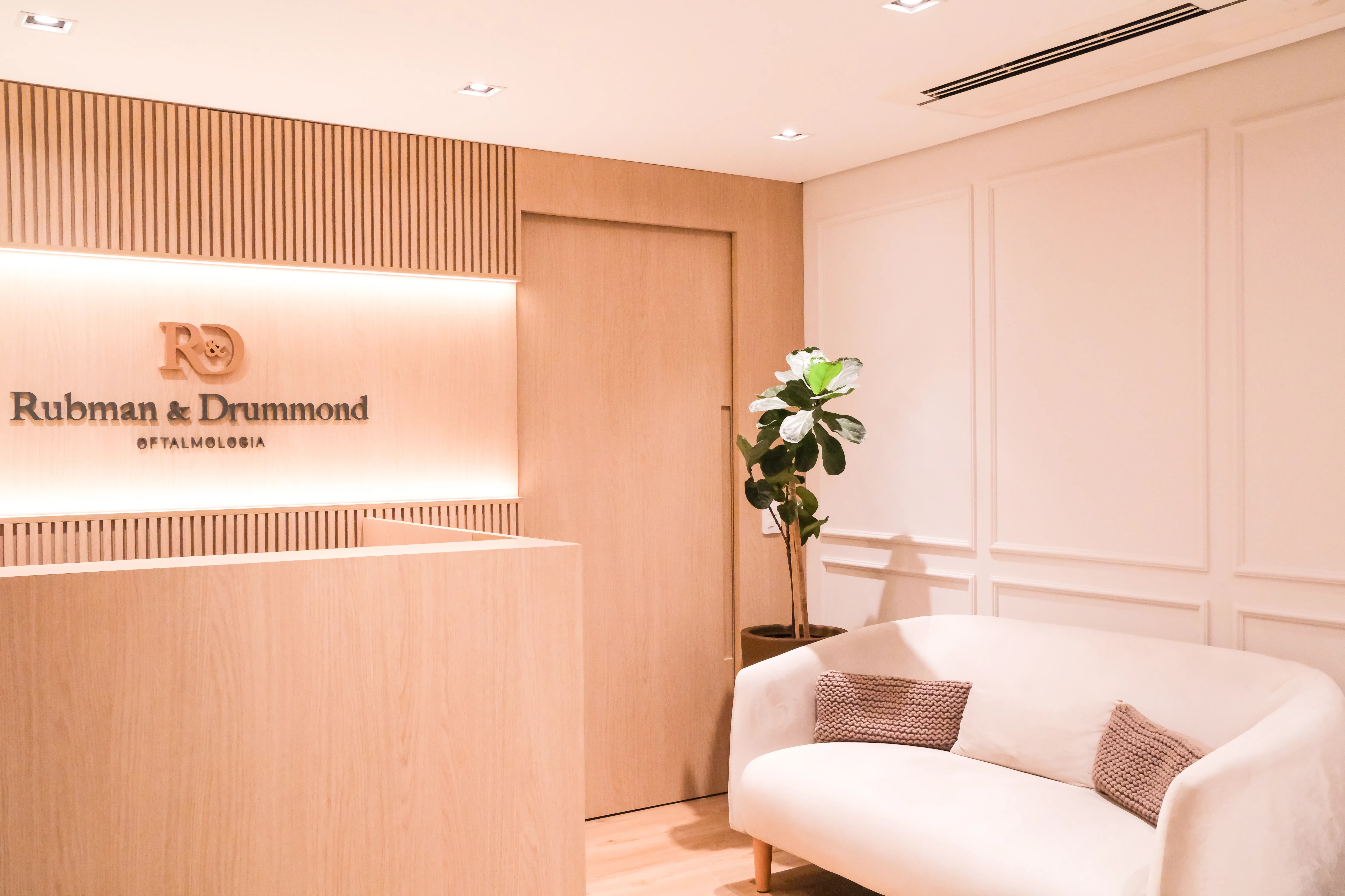 Recepção da clínica R&D Oftalmologia em Moema, São Paulo