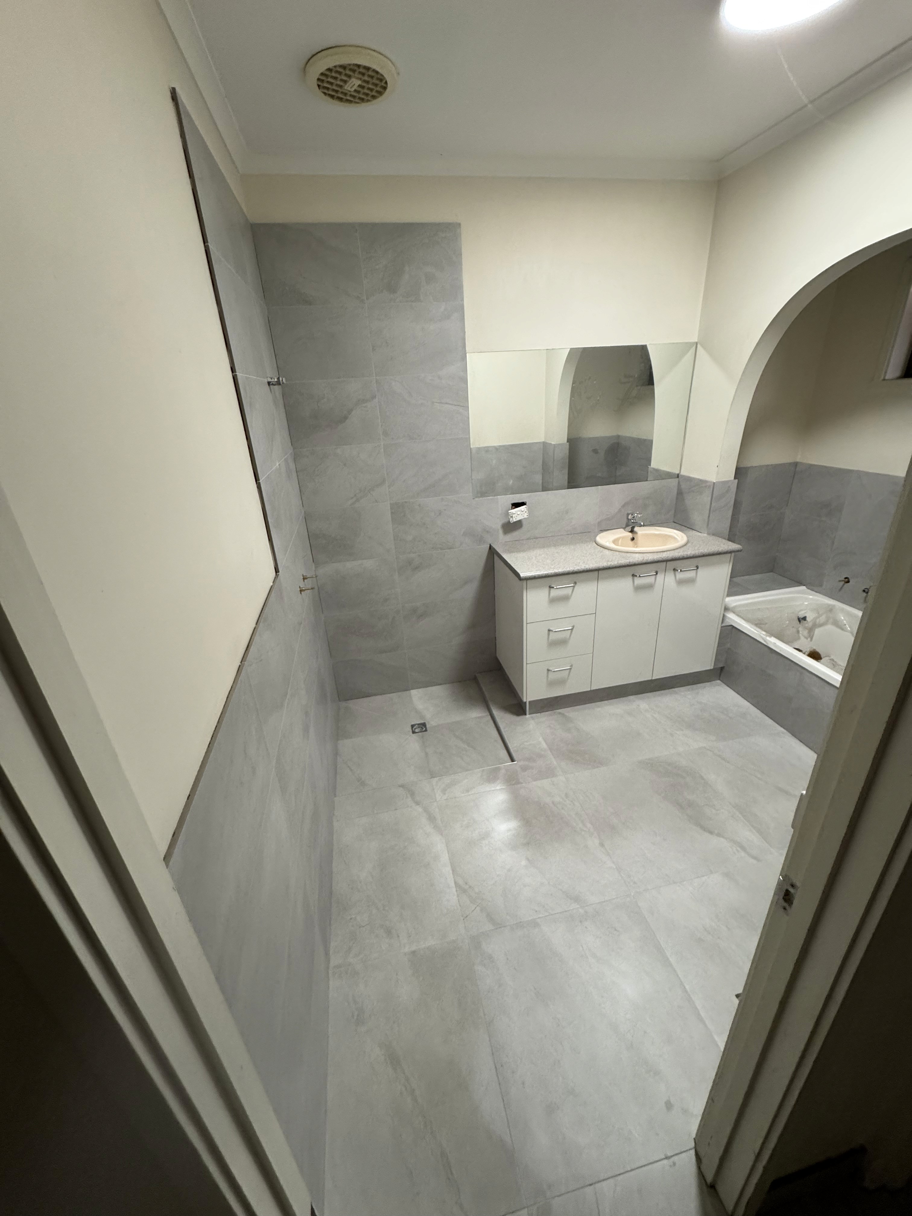 Bathroom tiling with epoxy grout in Albury, Wodonga, and Wangaratta