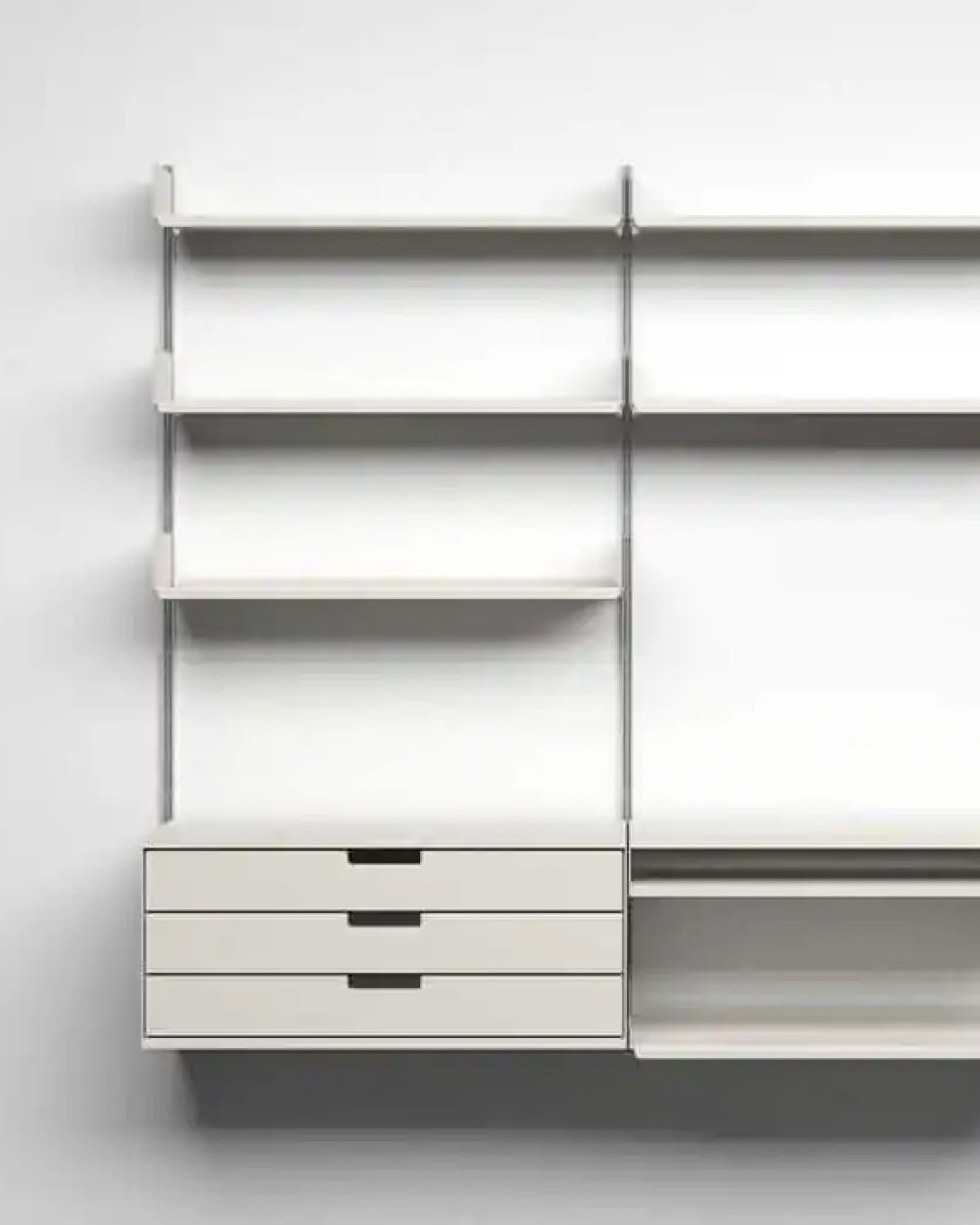 Vitsoe, 606 Universal Shelving System