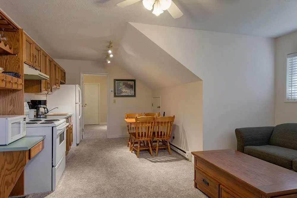 Carriage House Suites, view 1 at South Thompson Inn in Kamloops, BC