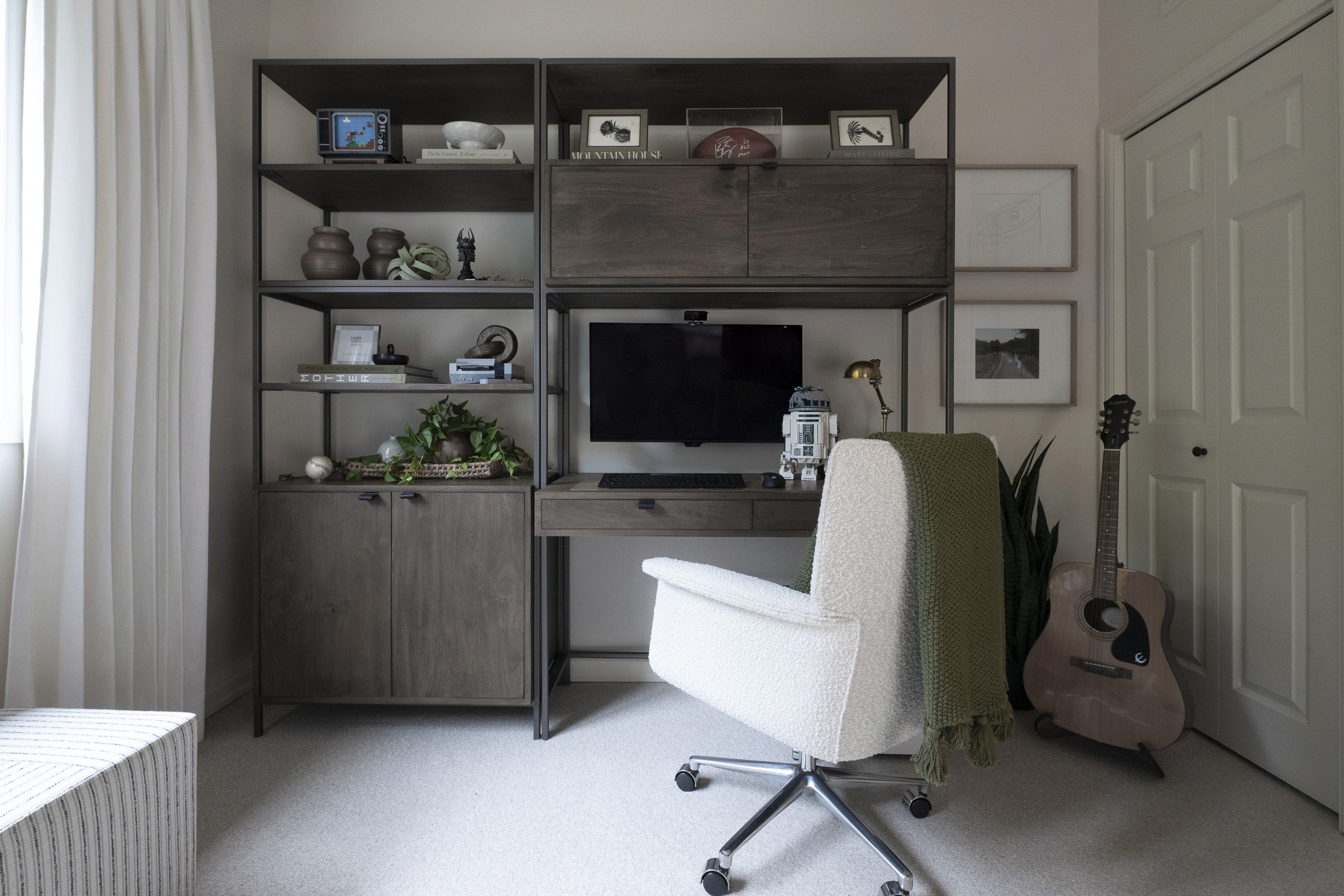 We’re so excited to share details from The Medina House: Office –– one of our favorite interior design + professional organizing projects in Medina, WA.
