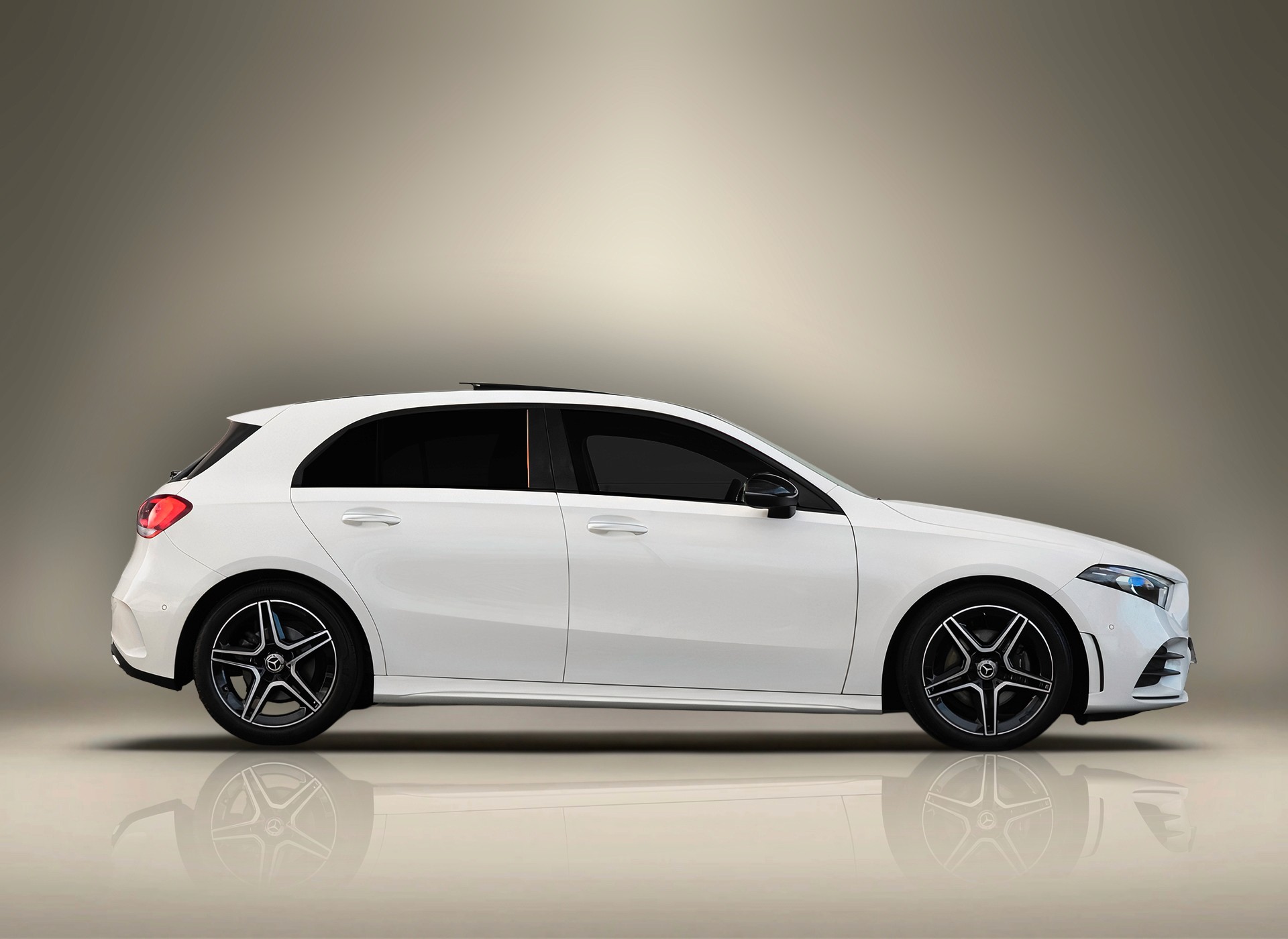 Location Mercedes A200 Blanc à Dubaï – Keyz Rent | Berline