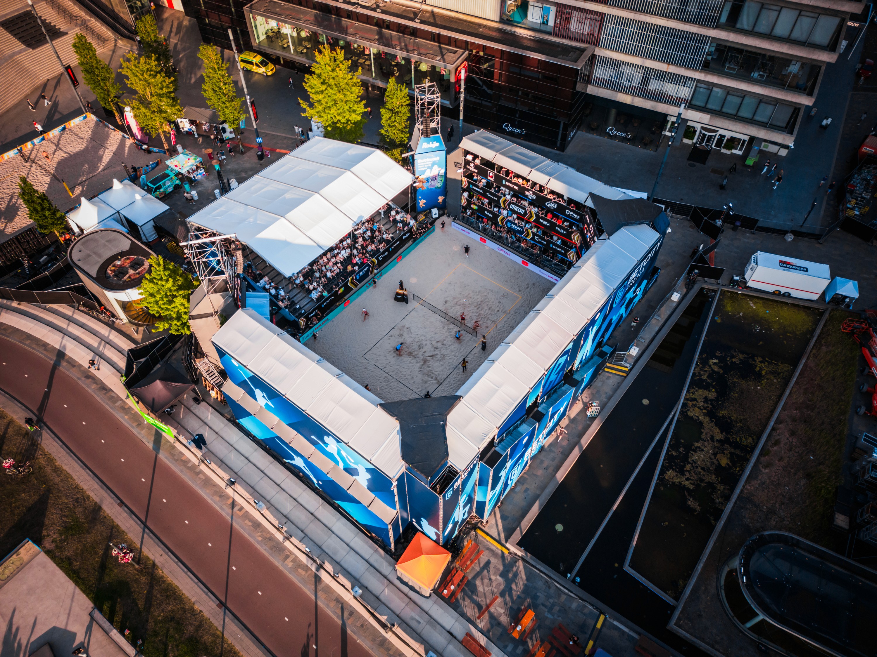 The image featured in the carousel #4