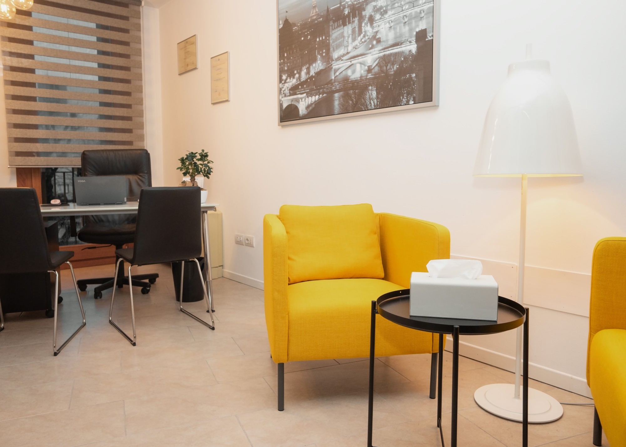 Fotografia degli interni dello spazio di psicologia dove riceve Valentina Gaudenzi Psicologa