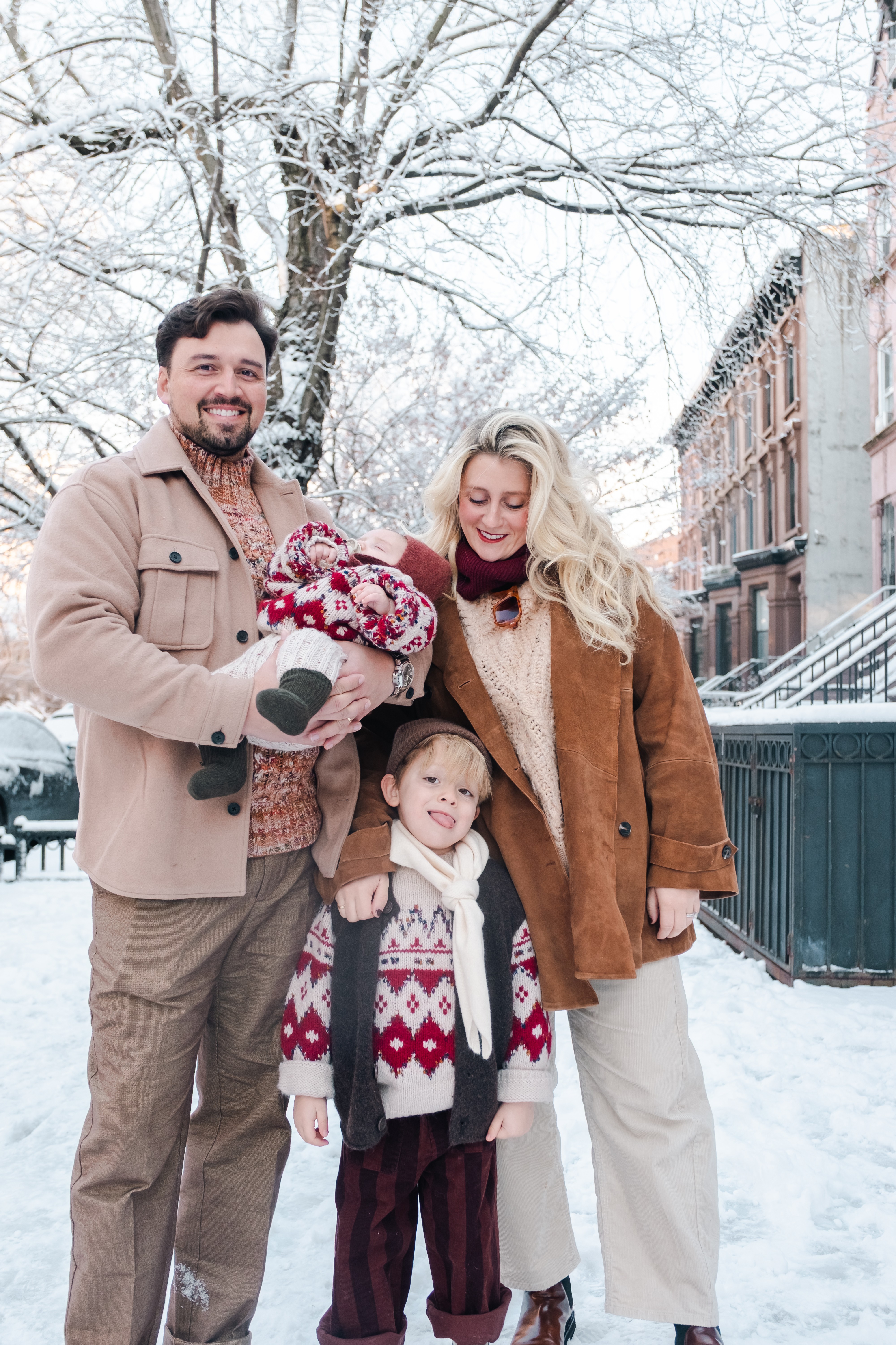 katt-jones-family-portrait-brownstones-brooklyn-new-york