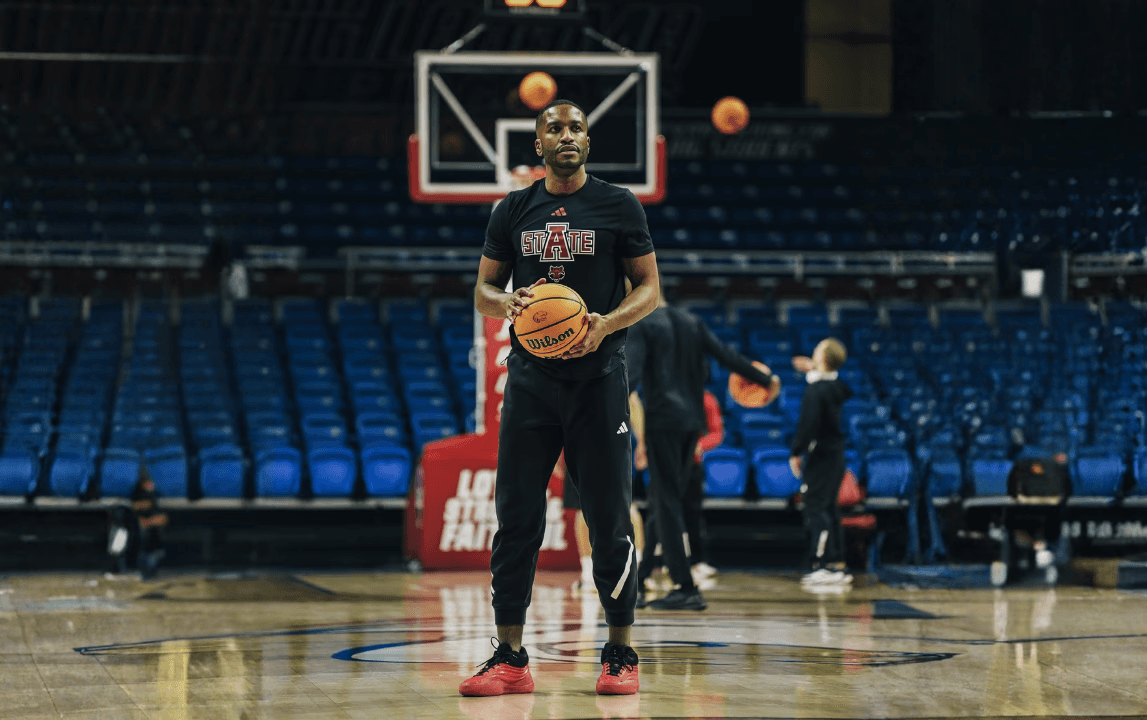 black and gray microphone stand