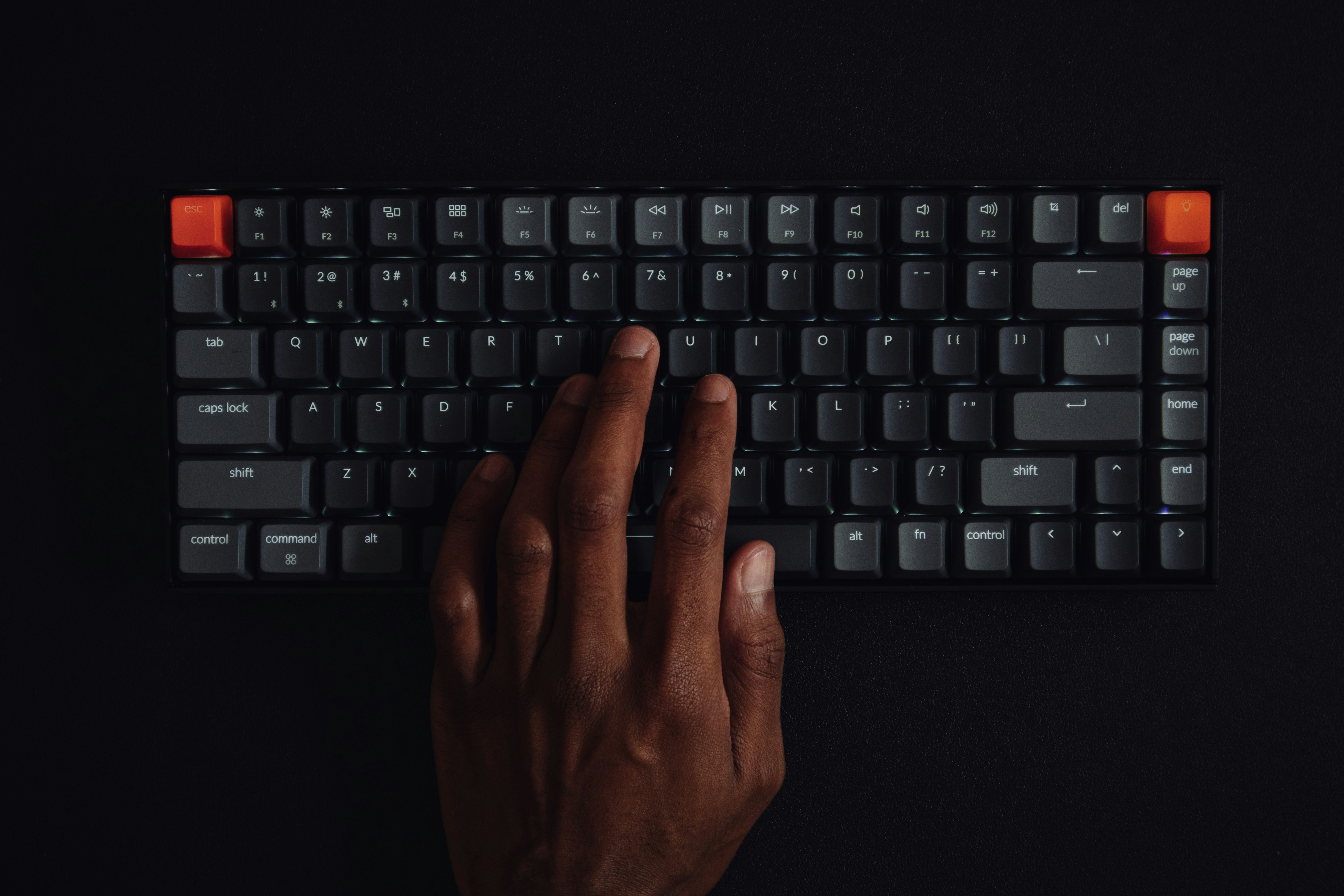 persons-hand-on-black-computer-keyboard - nubelson-fernandes (unsplash)./pho
