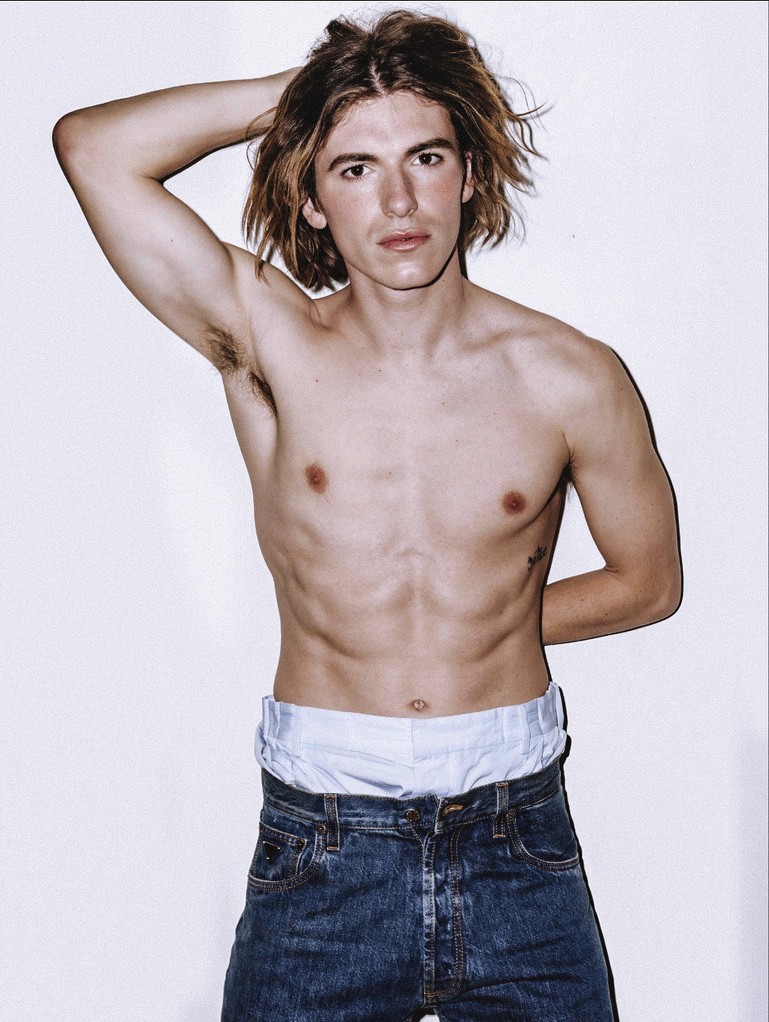 fashion editorial shot in paris for archives futures magazine by ori paul levi