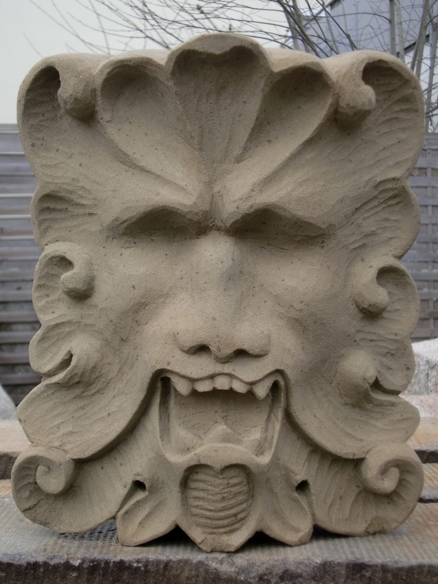 Sandsteinornament nach der fachgerechten Reinigung