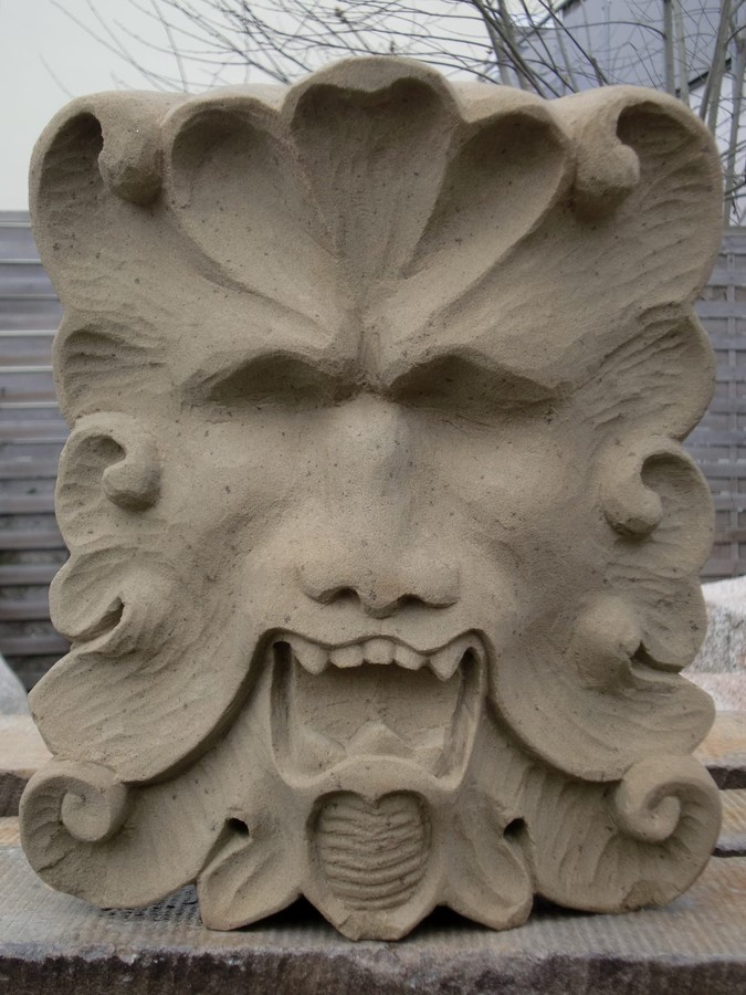 Sandsteinornament nach der Reinigung