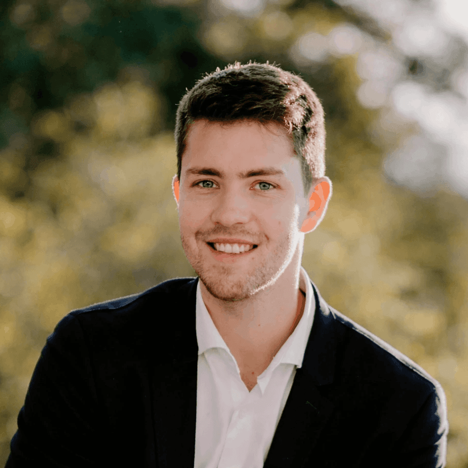 Tom Strohbach, Psychologe (M.Sc.) und Heilpraktiker für Psychotherapie, im Portrait